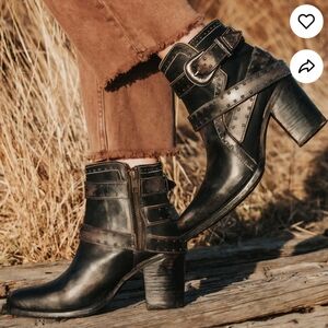 Freebird Patsy size 6 in Black